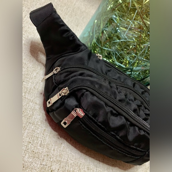 🦋funny bag, black color, satin fabric. excellent condition.🦋
🧿#BLKF - Picture 6 of 17